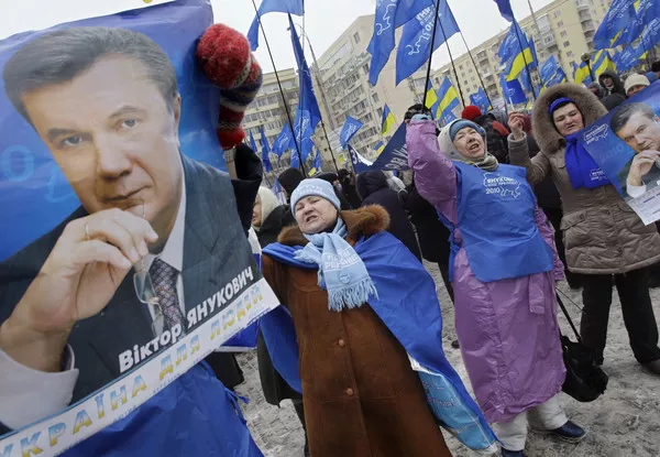 З Рівного сотнями відправляють бюджетників на антимайдан