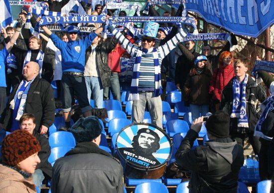 Футбольні фанати в Росії підтримали Україну