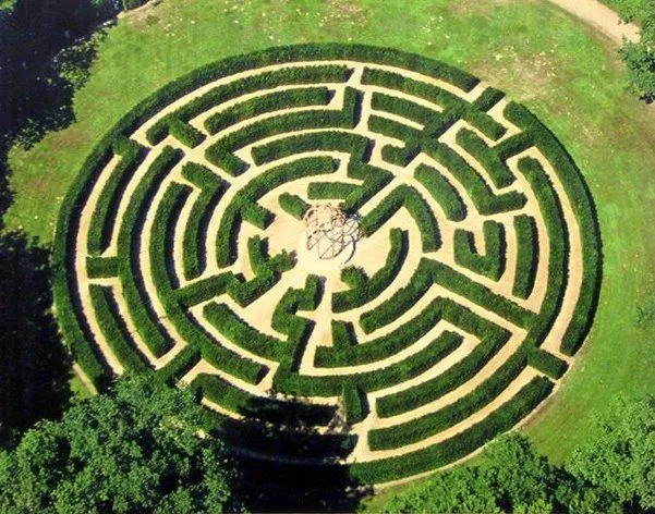 Путін нищить бандерівців, або Загублені в Лабіринті