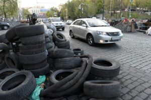 Барикади в Києві "зникають" на очах