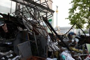 Барикади в Києві "зникають" на очах