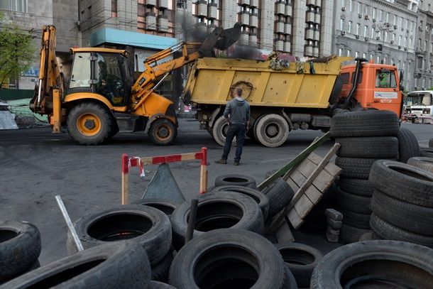 Барикади в Києві "зникають" на очах