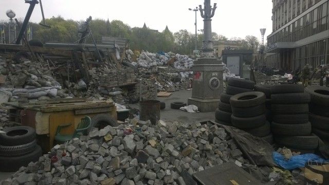 “Змінюємо країну. Перепрошуємо за незручності” – Майдан (ФОТО)