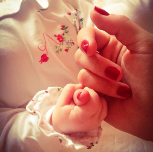 Зірка серіалу "Інтерни" вперше показала донечку