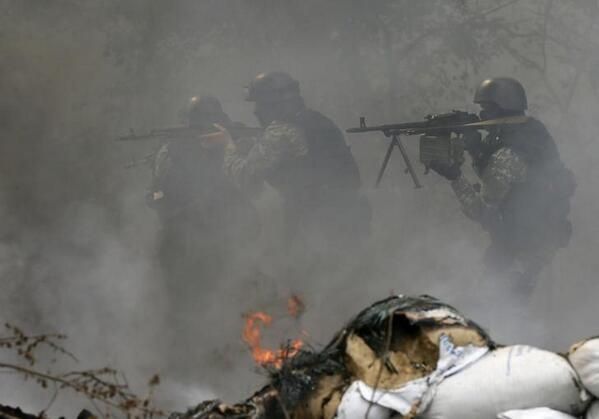 На Слов`янськ подув антитерористичний вітер змін 24 Квітня у Слов'янську розпочалася антитерористична операція. У ході проведення підрозділами МВС та МО деблоковані і знищені 3 блокпоста незаконних збройних На Слов`янськ подув антитерористичний вітер змін 24 Квітня у Слов'янську розпочалася антитерористична операція. У ході проведення підрозділами МВС та МО деблоковані і знищені 3 блокпоста незаконних збройних