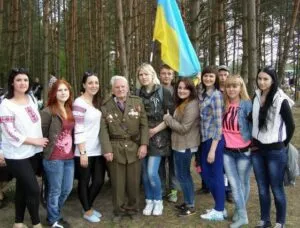 Учасник бою під Гурбами 1944 року і студенти історико - соціологічного факультету, РДГУ