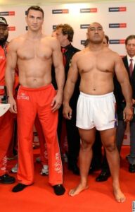 Кличко vs Леапаї: "Сталевий молот" проти "Левиного серця"