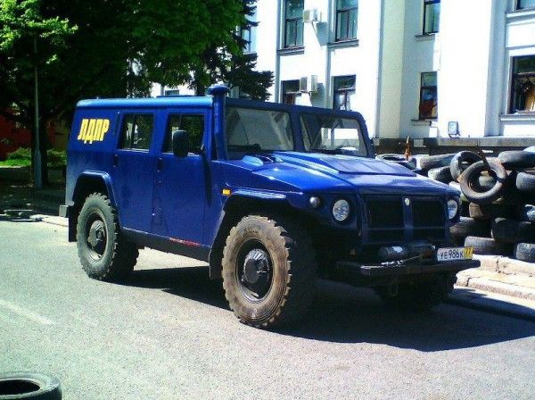 Жириновський подарував броньований Тигр сепаратистам