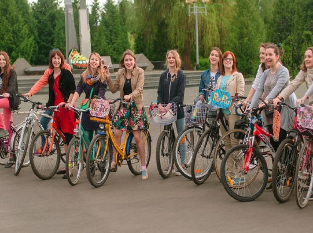 Леді на велосипеді (ФОТО)