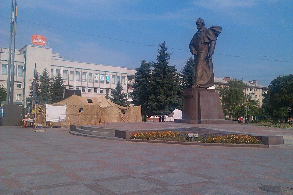 Рівняни вимагають згорнути Майдан