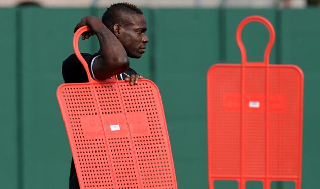 Балотеллі виганяють із збірної Італії