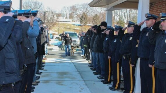 Поліція США провела в останню путь свого пса-героя