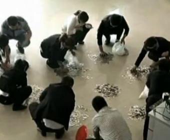 заплатив за автомобіль монетами