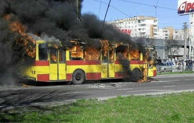 У Львові оцінили збитки через згорівший тралейбус У Львові оцінили збитки через згорівший тралейбус