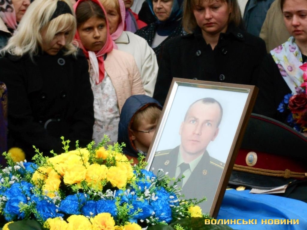 Волинь попрощалася ще з одним героєм - офіцером 51 бригади Сергієм Смірновим