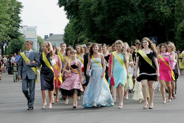 До котрої святкуватимуть рівненські випускники?