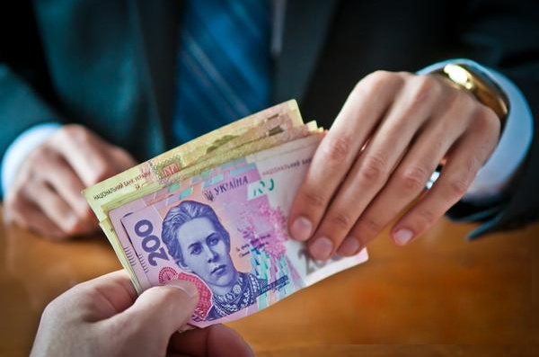 На хабарі спіймали викладача Рівненського державного медичного коледжу, який вимагав від студентів три тисячі гривень неправомірної вигоди