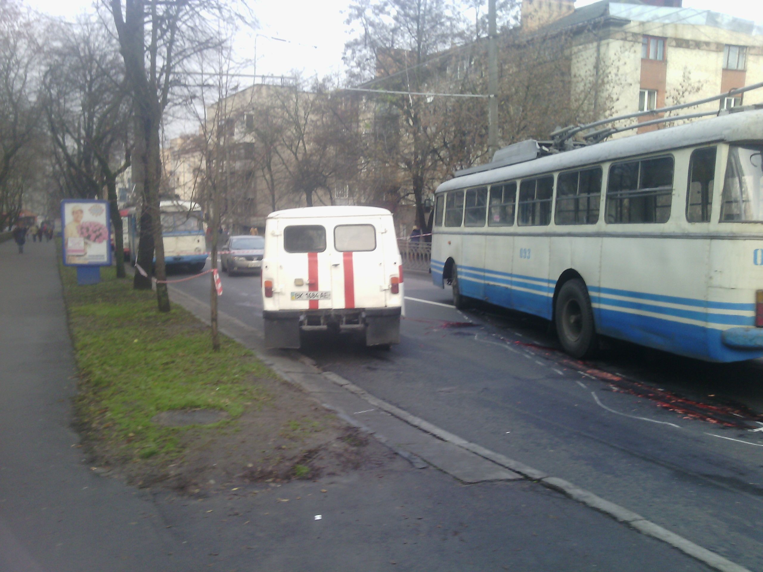 У Рівному тролейбус збив людину насмерть (ФОТО)