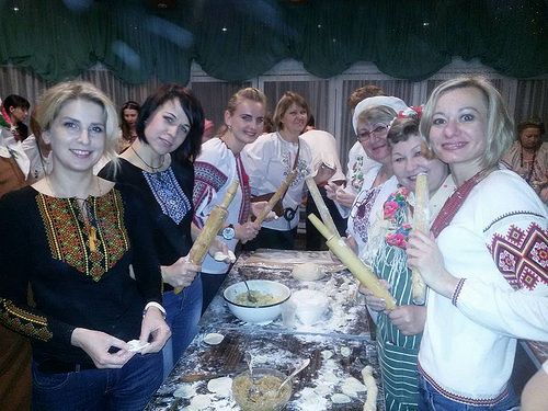 Рівненські волонтери зліпили 10 тисяч вареників