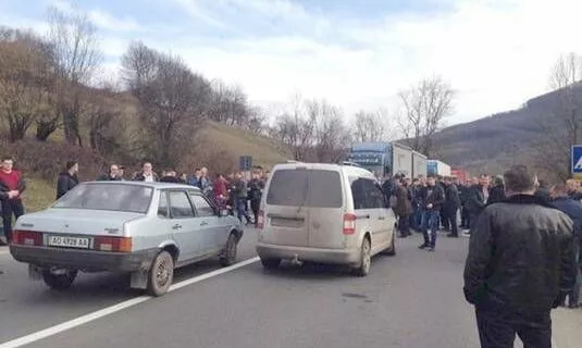 Перевізники Закарпаття блокували трасу міжнародного значення