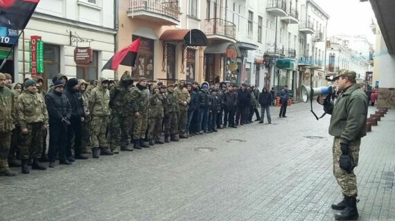 Праві пікетують поліцію Тернопільщини
