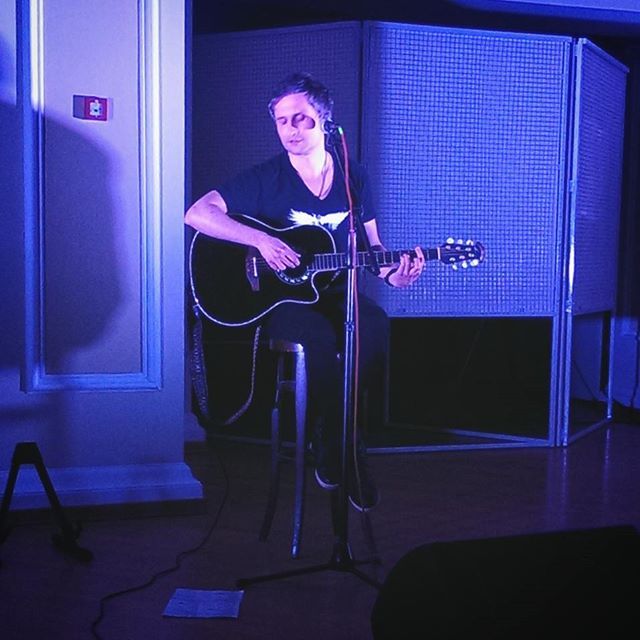 Мері, Віктор Винник