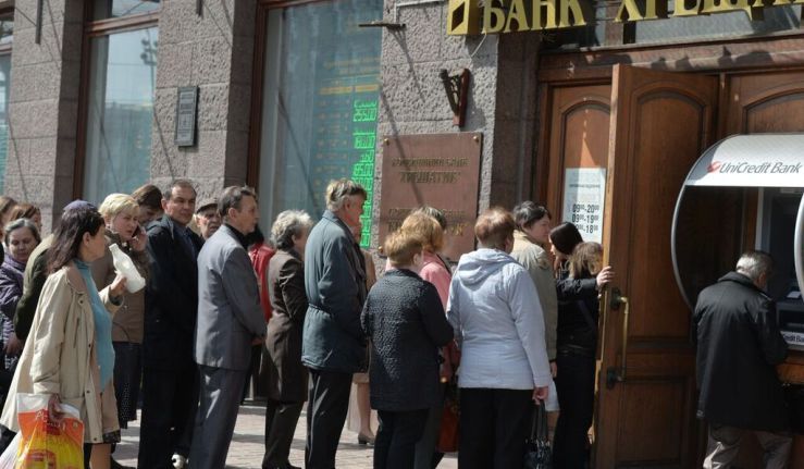 Банк Хрещатик збанкрутував. Що робити клієнтам банку?