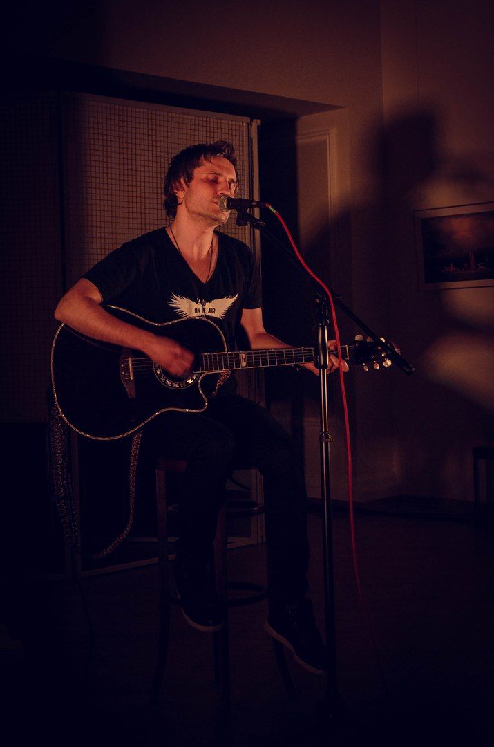 Мері, Віктор Винник