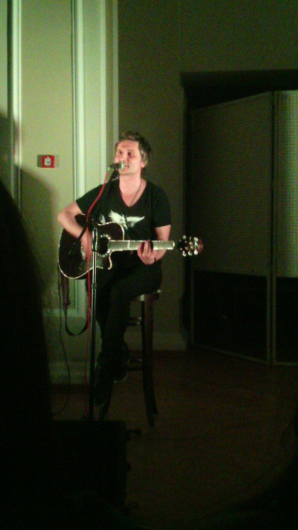 Мері, Віктор Винник