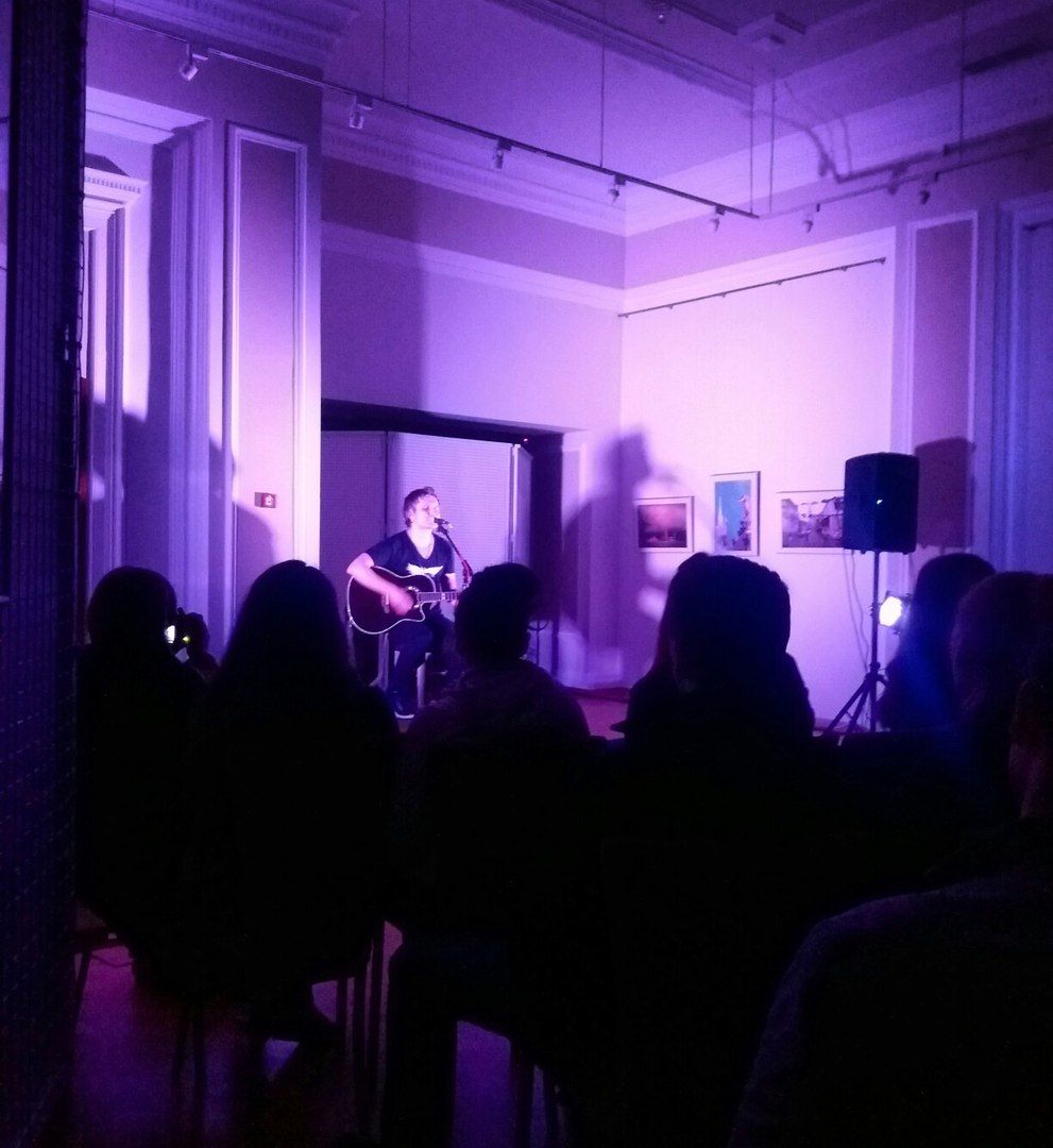 Мері, Віктор Винник