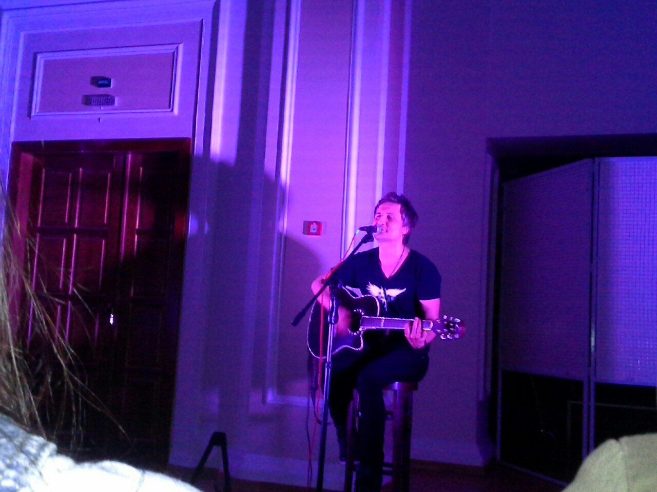 Мері, Віктор Винник