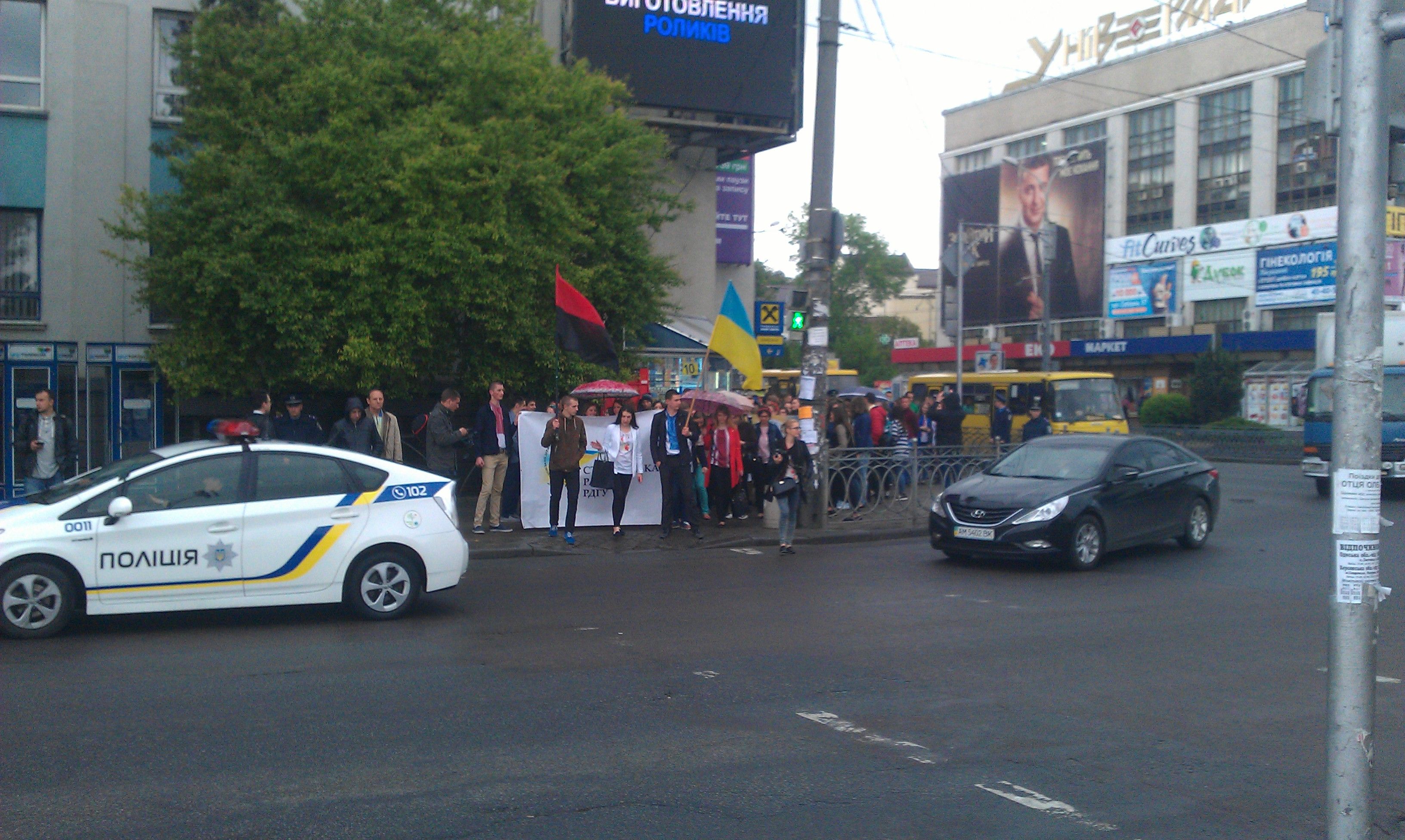 У Рівному відбувся студентський марш у вишиванках (Фоторепортаж)