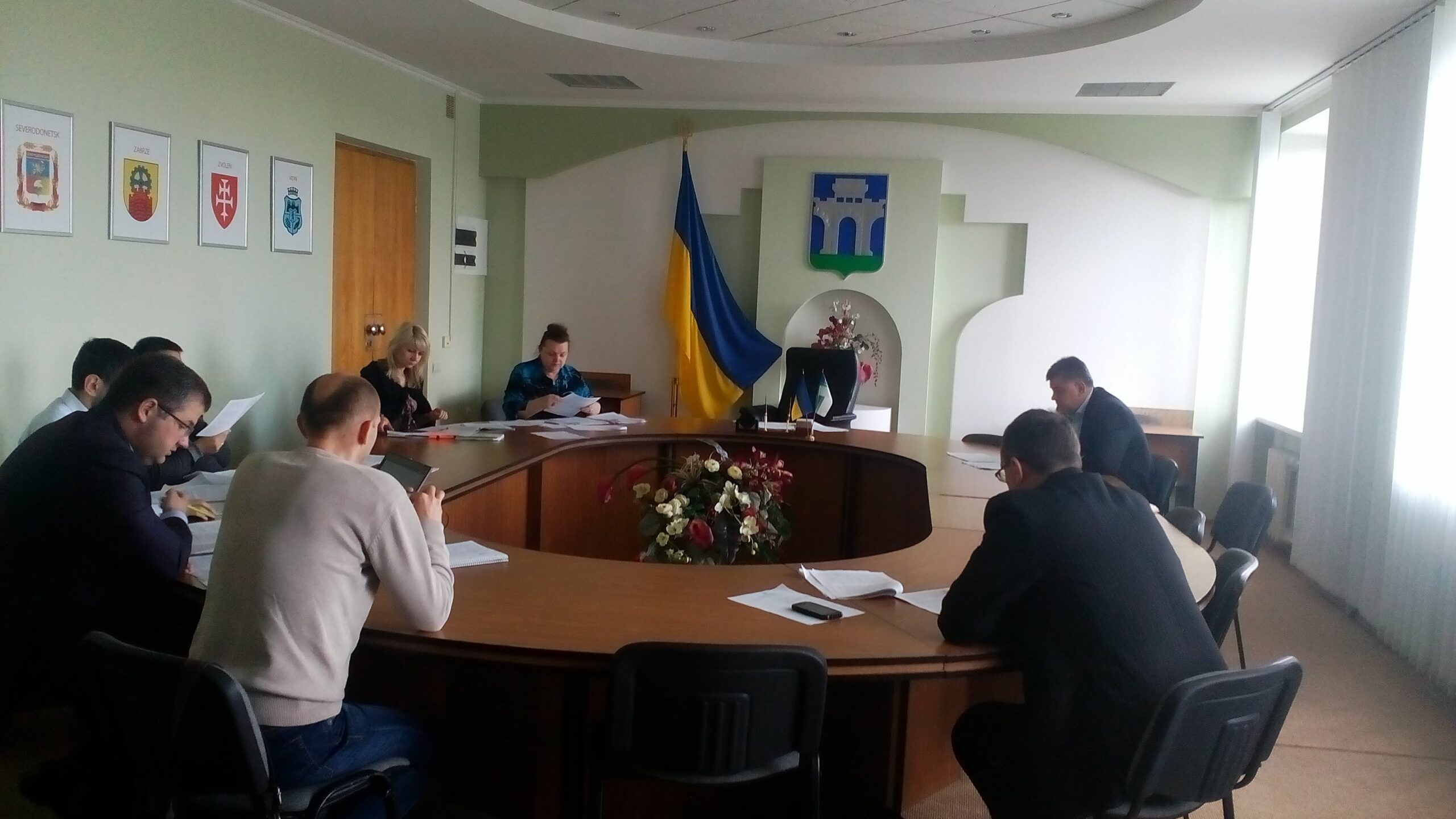 Депутати Рівнеради обговорюють регламент без участі мера