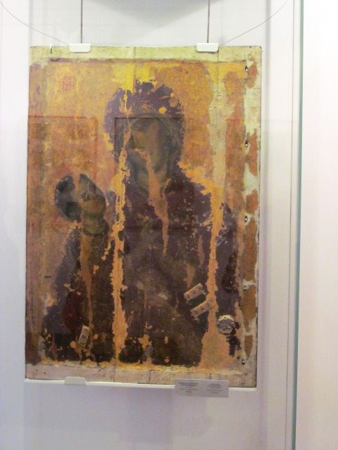 Неповнолітніх "хуліганів" завели до музею ікон у Луцьку (Фото)