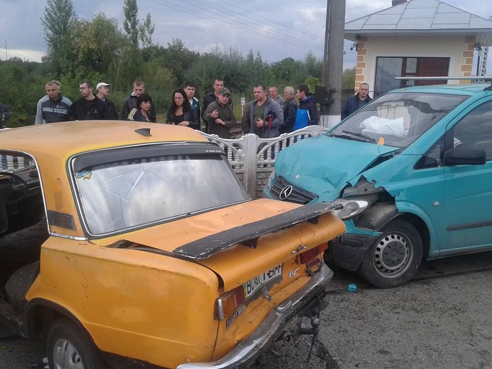 Відразу три автомобіля потрапили у ДТП на Львівщині (Фото)