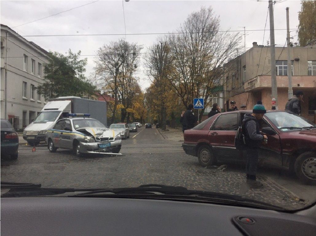 Автомобіль поліції потрапив в ДТП (Фото)