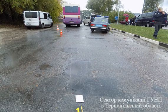 Під колесами автобуса загинув піщохід