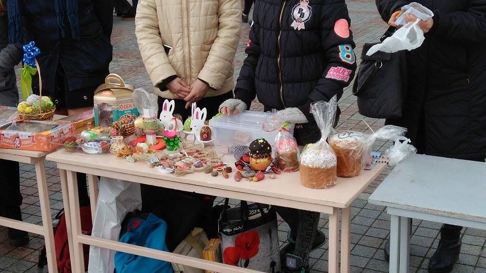 У Рівному Хомко і Кульчинська прийшли на благодійний ярмарок  [Фоторепортаж]