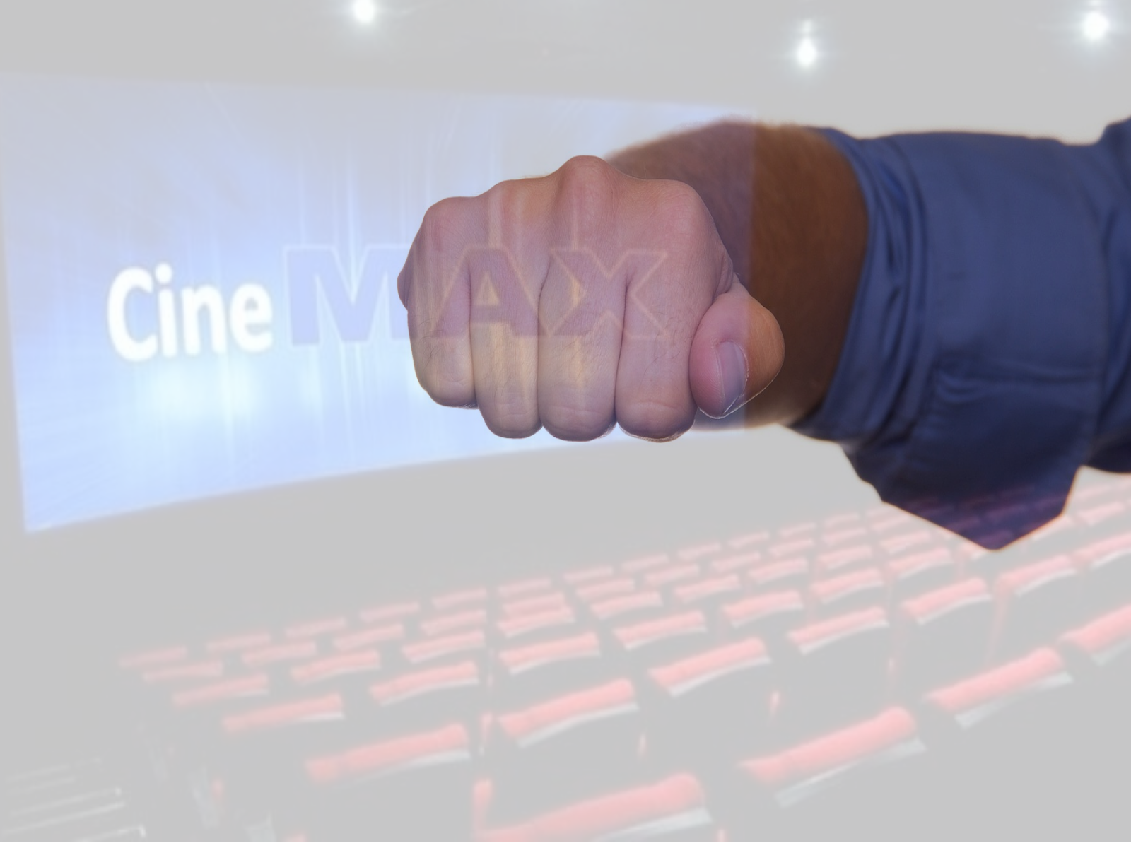 «5 елемент»: П’яний власник кінотеатру накинувся на журналіста з кулаками