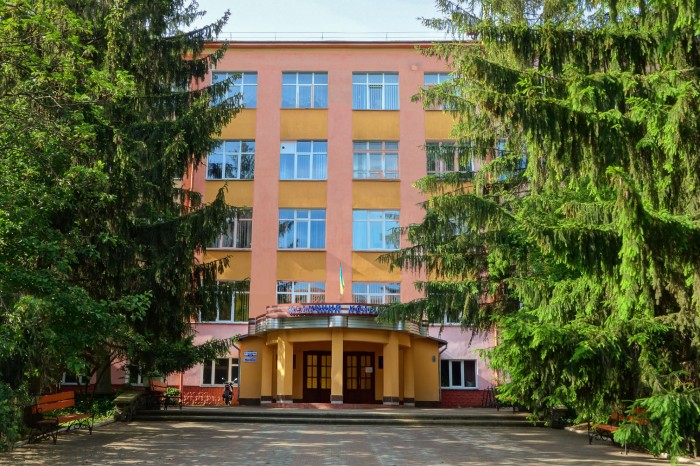 Службове розслідування у Рівненській медичній академії продовжено на місяць