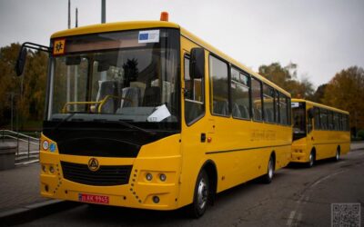Дві громади Рівненщини отримали шкільні автобуси, пристосовані для дітей з обмеженою здатністю до пересування