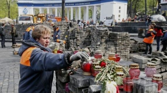Барикади в Києві "зникають" на очах