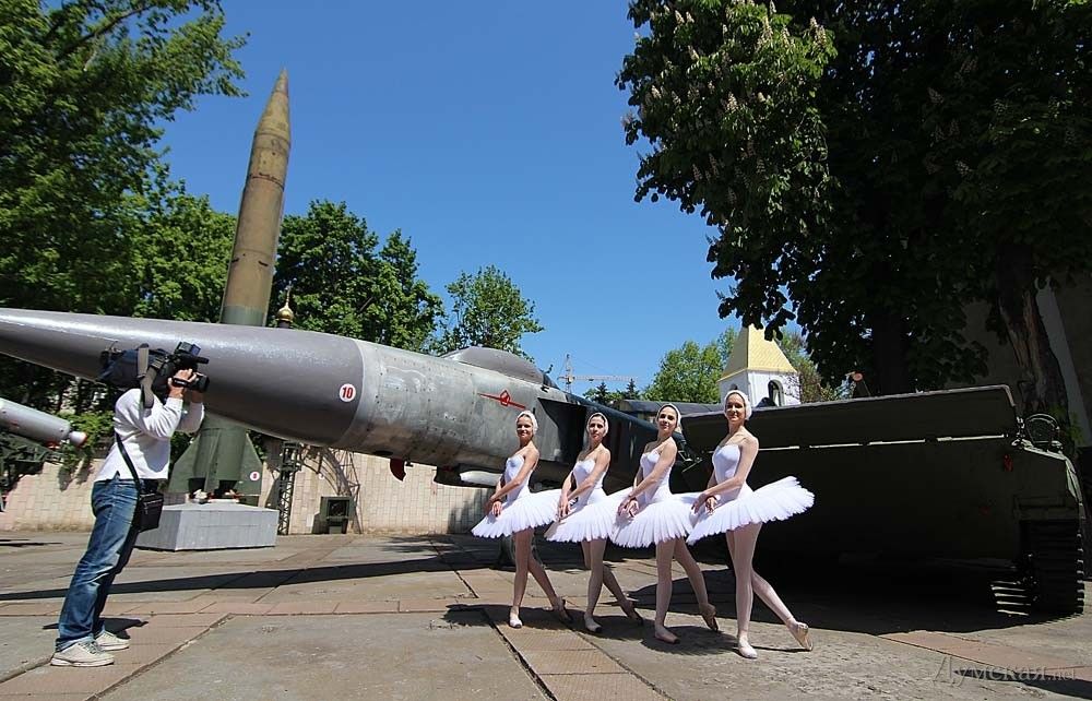 В Одесі станцювали прощальне “Лебедине озеро” для Путіна (ВІДЕО)