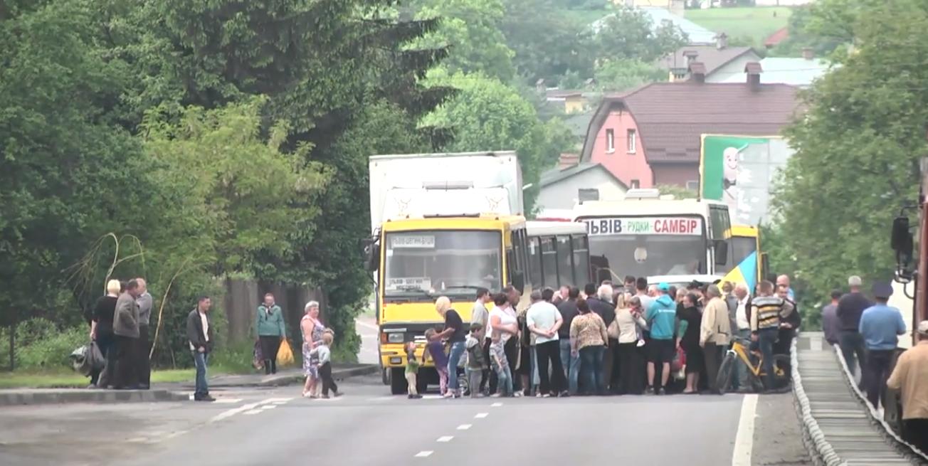 На Львівщині селяни перекрили трасу
