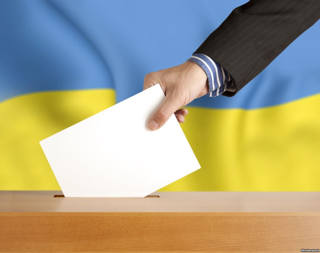 Кого підтримають кандидати на виборах мера Рівного?