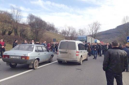 Перевізники Закарпаття блокували трасу Київ – Чоп