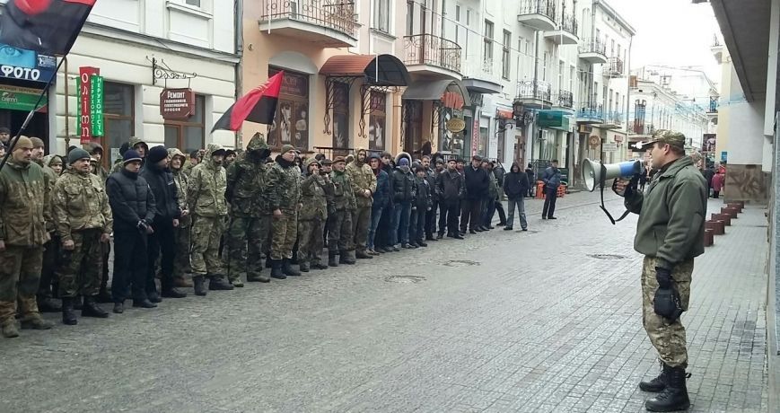 Націоналісти і праві пікетують поліцію Тернопільщини