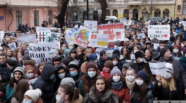 БДФЕУ мітингує проти об’єднання з ЧНУ ім. Федьковича
