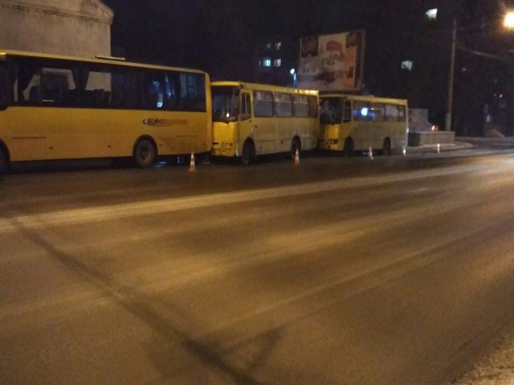 У Львові в ДТП зіткнулося три маршрутки (Фото)
