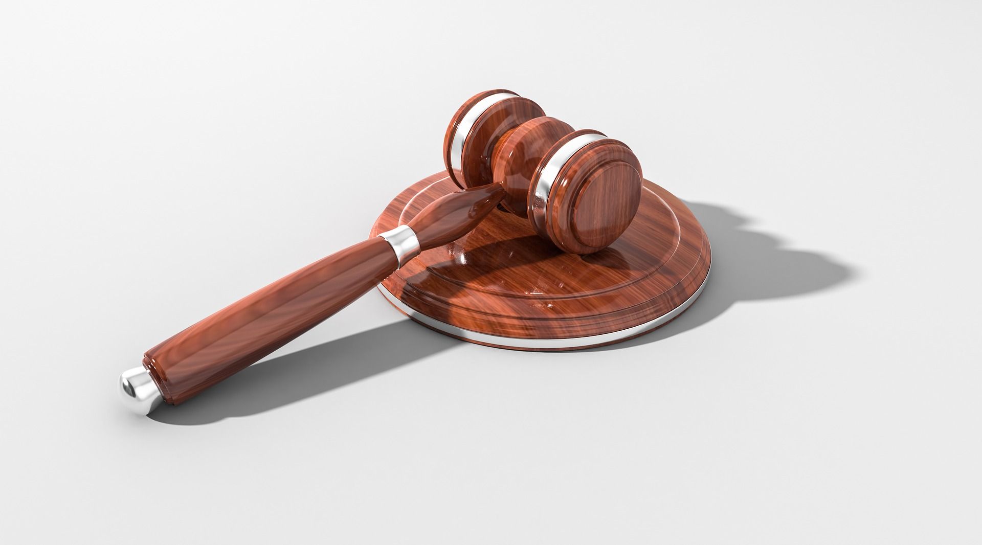 Двох голів Рівнеоблради подарував області “справедливий” суд
